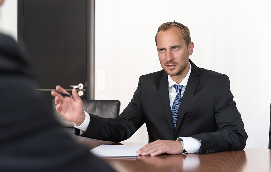 Christian Weber beim Beratungsgespräch